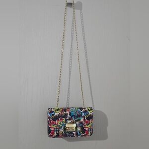 Graffiti Womens Purse, Gold Colored Accents And Chain. Tiny Scratches. See Pics.